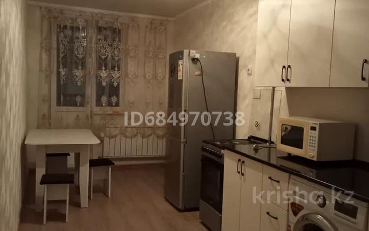 1-комнатная квартира, 40 м², 1/9 этаж помесячно, мкр Шугыла, Райымбека 590/4