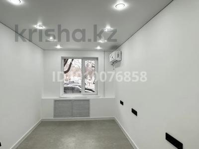 Офисы, магазины и бутики, салоны красоты, фитнес и спорт, медцентры и аптеки, образование, кабинеты и рабочие места, студии · 65 м² за 450 000 〒 в Актобе, мкр 8