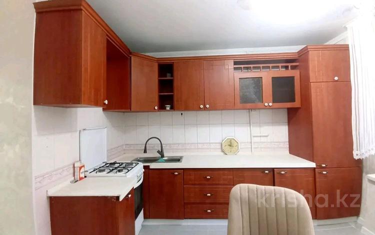 4-комнатная квартира · 85 м² · 2/5 этаж, мкр Аксай-3 за 360 000 ₸ в Алматы, Ауэзовский р-н — фото 2