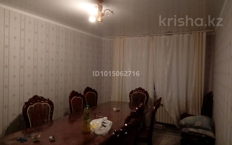 3-комнатная квартира · 63 м² · 5/5 этаж, мкр 5 106 за 12 млн ₸ в Актобе — фото 2
