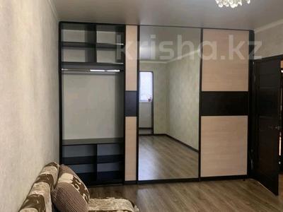 1-комнатная квартира, 40 м², 5/6 этаж помесячно, мкр Кокжиек — Возле школы за 150 000 〒 в Алматы, Жетысуский р-н