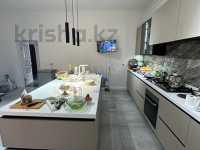 Отдельный дом · 4 комнаты · 240 м² · 11 сот., 12 микр 11в за 53 млн ₸ в Актобе