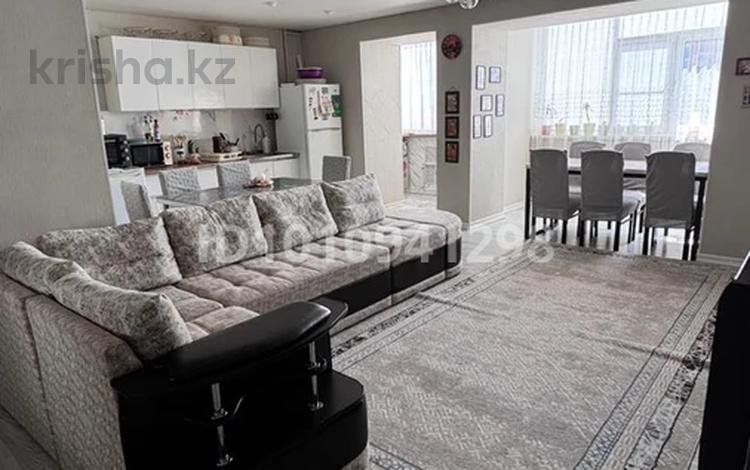 3-бөлмелі пәтер · 68.2 м² · 2/10 қабат, мкр 8 285 — Рынок Алтай, бағасы: 22 млн ₸ в Актобе — фото 2