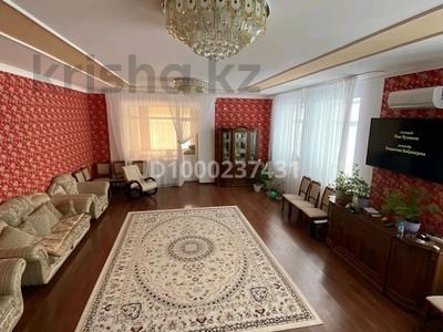 Жеке үй · 12 бөлме · 530 м² · 14 сот., М.маметова 138 — За универмагом перес.ул.петровского, бағасы: 170 млн ₸ в Уральске