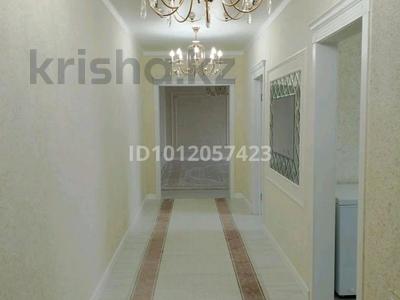 2-бөлмелі пәтер · 105 м² · 2/5 қабат, Мкр. Женис 33/3, бағасы: 45 млн ₸ в Уральске
