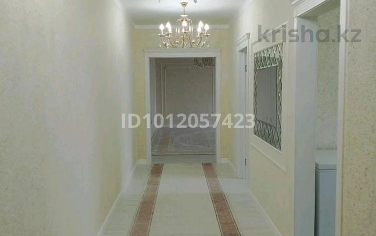 2-бөлмелі пәтер · 105 м² · 2/5 қабат, Мкр. Женис 33/3, бағасы: 45 млн ₸ в Уральске — фото 5