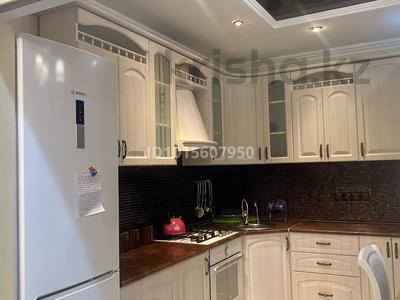 2-комнатная квартира · 80 м², мкр. Алтын орда, Пр. Алии Молдагуловой — Район Гипермаркет Дина, ГАИ, Тами кафе за 280 000 ₸ в Актобе