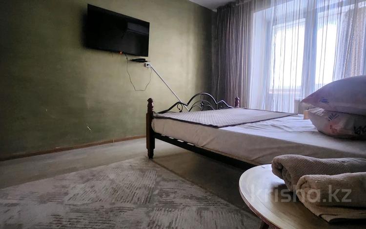 1-комнатная квартира · 52 м² · 8/9 этаж, мкр Кадыра Мырза-Али 11 — Гипер маркет Алтындар за 10 000 〒 в Уральске — фото 18