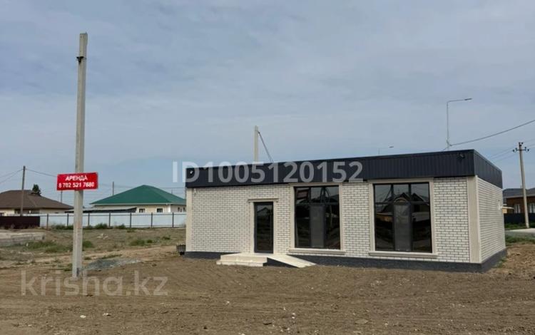 Свободное назначение, офисы, магазины и бутики, склады, общепит, салоны красоты, сельское хозяйство, медцентры и аптеки, образование, развлечения · 110 м² за 30 млн 〒 в Атырау, мкр Балауса — фото 2
