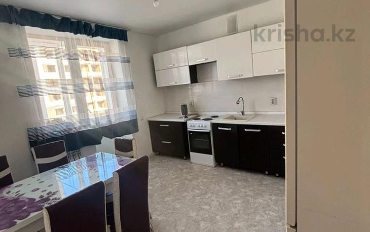 2-комнатная квартира · 65 м² · 2/5 этаж, мкр Пригородный Е 761 4/1 за 200 000 ₸ в Астане, Есильский р-н — фото 2