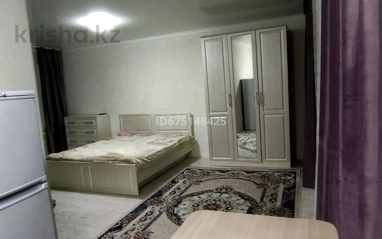 1-комнатная квартира, 40 м², 2/5 этаж посуточно, Ауэзова 102 за 10 000 〒 в Щучинске — фото 2
