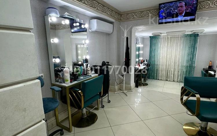 Действующий салон красоты · 150 м², бағасы: 60 млн ₸ в Атырау, мкр Авангард-3 — фото 2