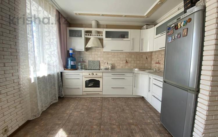 Продам трехкомнатную квартиру вторичку на улице Калинина 23 в Фрунзенском районе