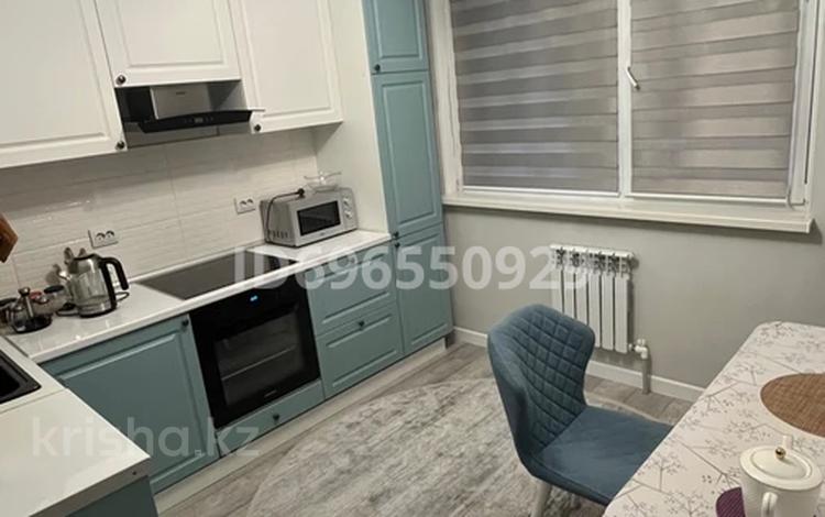 2-комнатная квартира, 65 м², 5/10 этаж помесячно, Жунисова 14/9