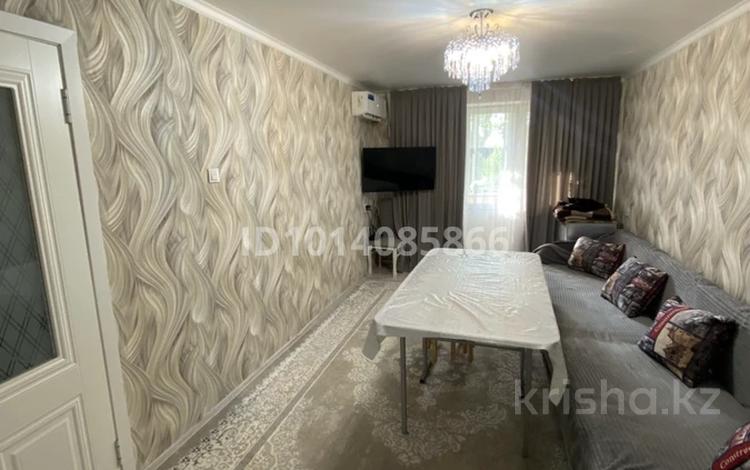 3-комнатная квартира · 62.7 м² · 5/5 этаж, мкр Салтанат 26 — Рядом 3/4 базар,Фиркан супермаркет,корзинка,остоновка,аптеки,школа 30,садики ,поликлиника 2 за 20 млн ₸ в Таразе — фото 2