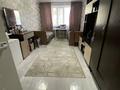 3-комнатная квартира · 62.7 м² · 5/5 этаж, мкр Салтанат 26 — Рядом 3/4 базар,Фиркан супермаркет,корзинка,остоновка,аптеки,школа 30,садики ,поликлиника 2 за 20 млн ₸ в Таразе — фото 3