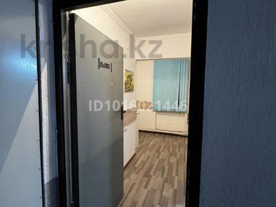 2 бөлме · 27 м² · 1/3 қабат, Рысбек батыра 2 — Напротив заводского РОВД, бағасы: 60 000 ₸ в Таразе