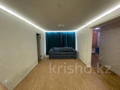 2-комнатная квартира · 45 м² · 1/5 этаж, Майкудук, 13й микрорайон 13 за 8 млн ₸ в Караганде, Алихана Бокейханова р-н