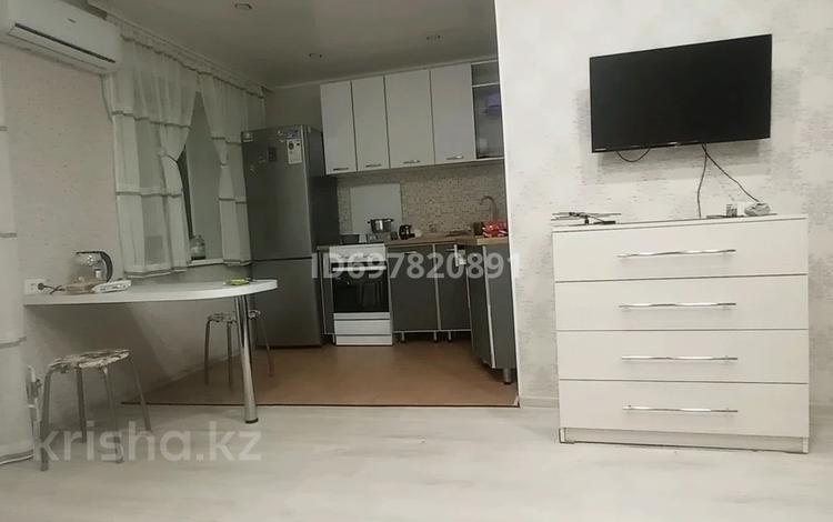 1-бөлмелі пәтер, 34 м², 3/5 қабат ай сайын, Сатпаева 47, бағасы: 120 000 〒 в Павлодаре — фото 2