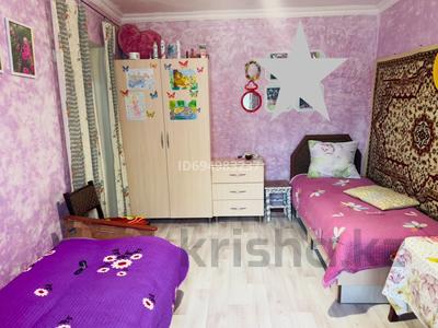 Пәтерлер в Туркестанской обл.: 1-бөлмелі пәтер · 29 м² · 2/2 қабат, Казыбек би, бағасы: 8 млн 〒 1-бөлмелі пәтер · 29 м² · 2/2 қабат, Казыбек би, бағасы: 8 млн 〒 в Ленгере