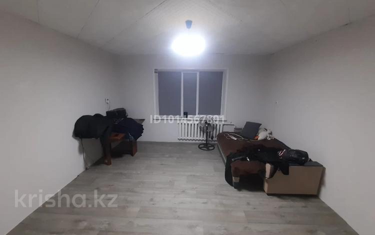 2 комнаты · 52 м² · 9/10 этаж, Ауэзова 114А — За рестораном Тайказан за 50 000 ₸ в Семее — фото 2