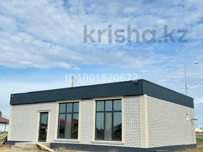 Коммерциялық жылжымайтын мүлік в Атырауской обл.: Еркін, кеңселер, дүкендер мен бутиктер, қоймалар, жқб, автосервистер мен көлік жуу, қоғамдық тамақтану орны, сұлулық салондары, ауыл шаруашылығы, монша, қонақ үй және демалыс орындары, фитнес және спорт, медорталықтар мен дәріханалар, білім орталықтары, ойын-сауық, конференц-залдар, кабинеттер және жұмыс орындары, студиялар · 110 м², бағасы: 400 000 〒 Еркін, кеңселер, дүкендер мен бутиктер, қоймалар, жқб, автосервистер мен көлік жуу, қоғамдық тамақтану орны, сұлулық салондары, ауыл шаруашылығы, монша, қонақ үй және демалыс орындары, фитнес және спорт, медорталықтар мен дәріханалар, білім орталықтары, ойын-сауық, конференц-залдар, кабинеттер және жұмыс орындары, студиялар · 110 м², бағасы: 400 000 〒 в Атырау, мкр Балауса