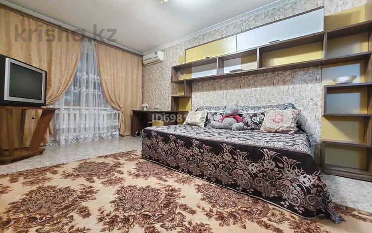 1-комнатная квартира · 35 м² · 1/5 этаж, Около Бавариуса за 140 000 ₸ в Атырау, мкр Авангард-4 — фото 2