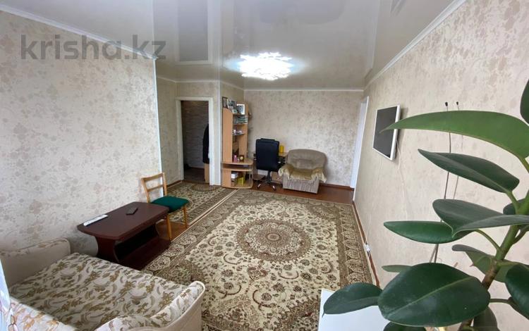 3-комнатная квартира, 56 м², 3/5 этаж, Ленина 155 за 13.5 млн 〒 в Рудном — фото 2