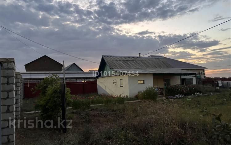 Отдельный дом · 2 комнаты · 60 м² · 10 сот., мкр Старый Аэропорт Жазира 3 за 55 млн ₸ в Уральске — фото 2