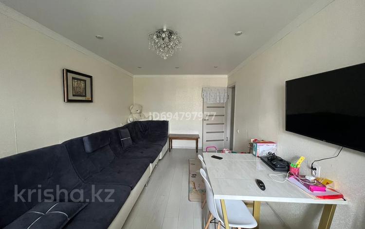 2-комнатная квартира · 48 м² · 3/5 этаж, мкр Юго-Восток, Республики 16 за 18 млн ₸ в Караганде, Казыбек би р-н — фото 2
