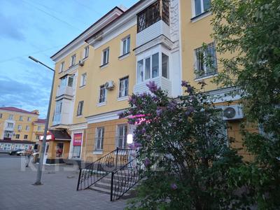 3-комнатная квартира · 71 м² · 1/3 этаж, Абая 43 за 26 млн ₸ в Караганде, Казыбек би р-н