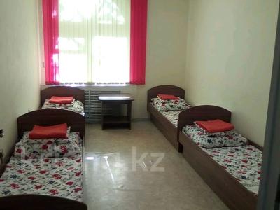 10-комнатная квартира · 400 м² · 1/4 этаж, Просп. Нурсултана Назарбаева 72 за 17 500 〒 в Усть-Каменогорске, Ульбинский