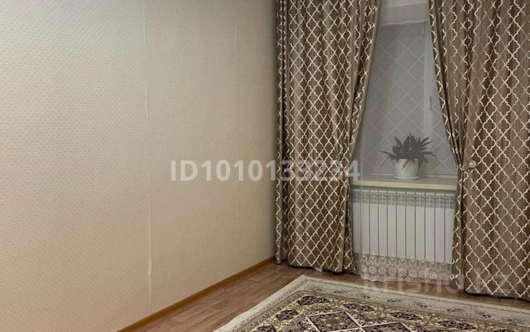 2-бөлмелі пәтер · 52 м² · 4/5 қабат, Валиханова 20 — Базар, бағасы: 7 млн ₸ в Алге — фото 2