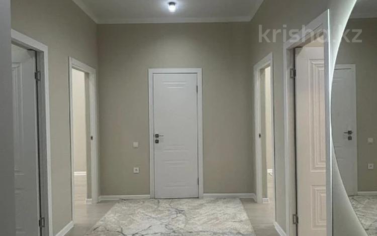 3-комнатная квартира · 90 м² · 4/9 этаж, мкр. Алтын орда за 40.5 млн 〒 в Актобе — фото 2