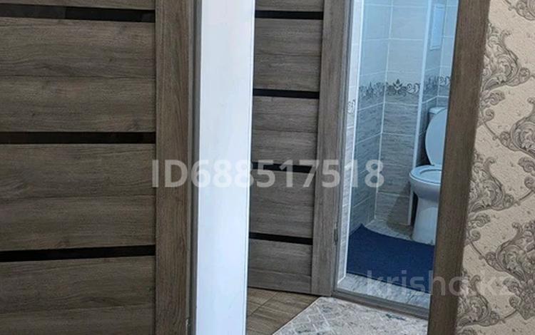 1-комнатная квартира · 30 м² · 2/5 этаж, проспект Жамбыла 18/1 — Угол проспект Жамбыла Сатпаева за 8 000 ₸ в Таразе — фото 2
