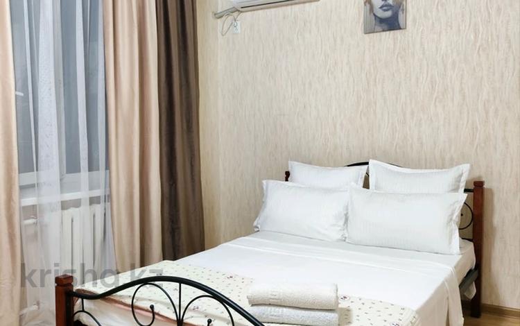 1-комнатная квартира · 50 м² · 3/10 этаж, мкр 5, Тургенева 100 В — Гум.Колледж, Шанырак ,Военная Часть, ЦОН, Вечный огонь,ЖКХ за 10 000 〒 в Актобе — фото 2