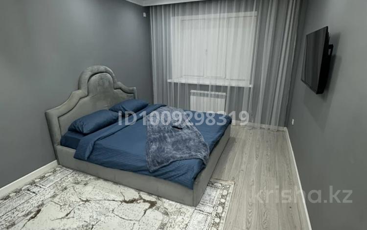 1-бөлмелі пәтер · 56 м² · 8/9 қабат, мкр. Алтын орда 4д — По улице Тауелсиздик, бағасы: 13 000 ₸ в Актобе — фото 2