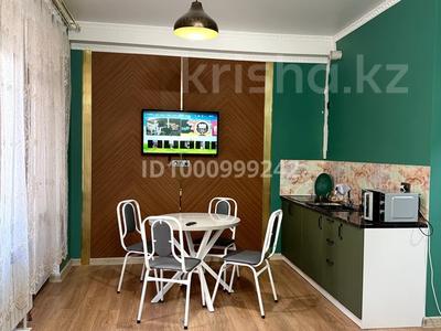 Аренда квартир посуточно в Туркестанской обл.: 3-комнатная квартира · 110 м² · 1/3 этаж, Батырбекова — Венеция Керуен сарай Саттарханова Мечеть Кожа Ахмет Яссауй за 35 000 〒 3-комнатная квартира · 110 м² · 1/3 этаж, Батырбекова — Венеция Керуен сарай Саттарханова Мечеть Кожа Ахмет Яссауй за 35 000 〒 в Туркестане