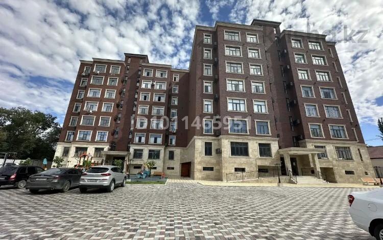 2-бөлмелі пәтер · 75 м² · 1/7 қабат, Нуртас Ондасынов 16, бағасы: 450 000 ₸ в Атырау, мкр Жилгородок — фото 2