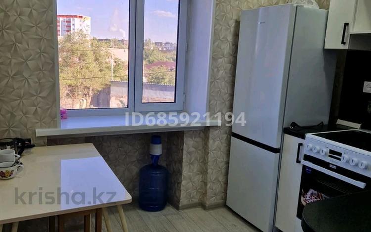 2-комнатная квартира, 47 м², 3/5 этаж, Женис 13 за 16 млн 〒 в Жезказгане — фото 2