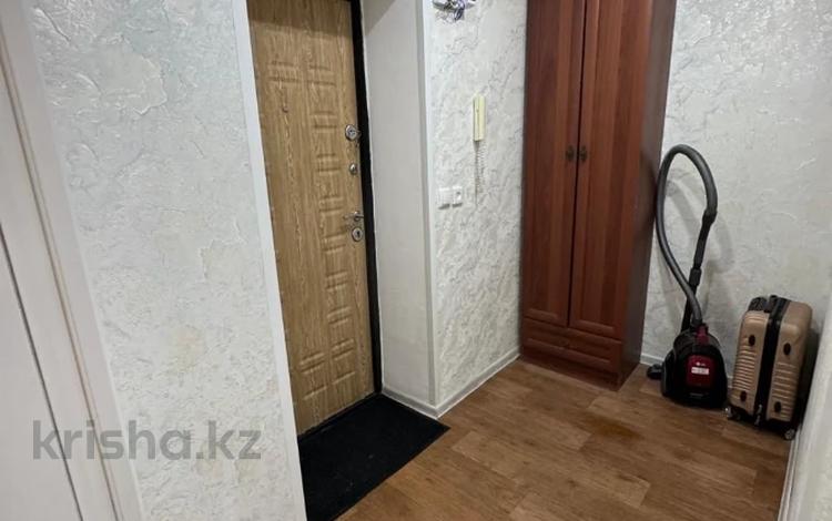 1-комнатная квартира · 32.4 м² · 5/5 этаж, мкр 8, улица Братьев Жубановых за 11 млн ₸ в Актобе — фото 2