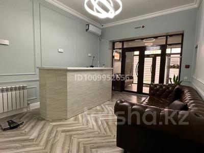 Свободное назначение, офисы, салоны красоты, медцентры и аптеки, образование, развлечения · 300 м² за 139.8 млн 〒 в Атырау, мкр Нурсая