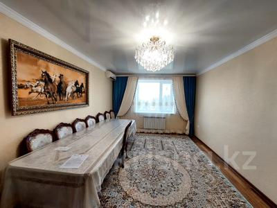 4-комнатная квартира, 122 м², 4/5 этаж, Молдагуловой за 40.5 млн 〒 в Актобе