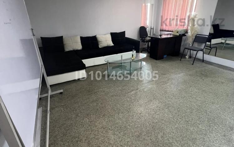 Офисы · 18 м² за 160 000 ₸ в Алматы, Алмалинский р-н — фото 2