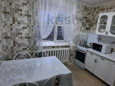 1-бөлмелі пәтер, 39 м², 5/5 қабат, мкр Кунаева 65 — 44 школа, бағасы: 17 млн 〒 в Уральске, мкр Кунаева