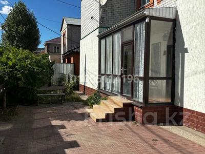 Дом · 6 комнат · 300 м², мкр 12, Макатаева — Богенбай батыра М.Макатаева за 100 000 ₸ в Актобе