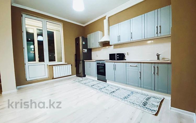 3-комнатная квартира, 100 м², 3/18 этаж помесячно, Навои 208 — Торайгырова за 500 000 〒 в Алматы, Бостандыкский р-н — фото 2