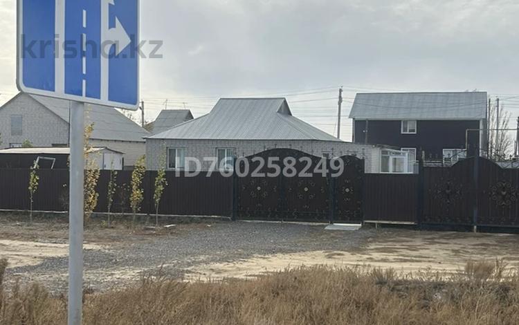 Отдельный дом · 4 комнаты · 130 м² · 10 сот., мкр 41-й разъезд, Мкр 41-й разъезд 35 — Не доезжая моста с правый стороны вдоль дороги за 23 млн 〒 в Актобе — фото 12