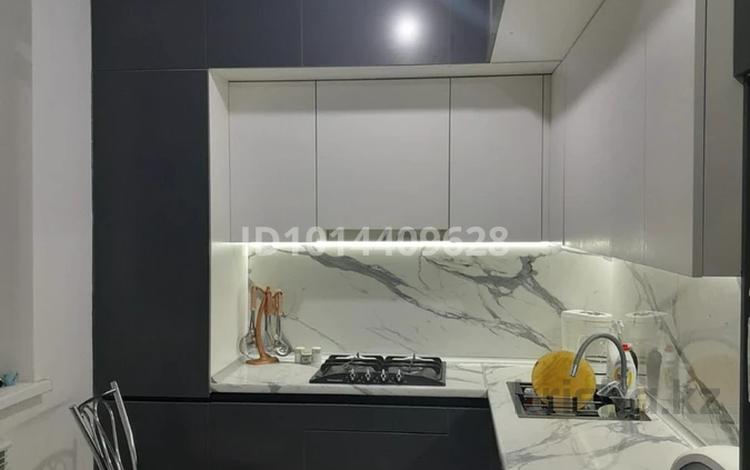 1-комнатная квартира · 45 м² · 9/9 этаж, мкр Береке 35 за 130 000 ₸ в Атырау — фото 2