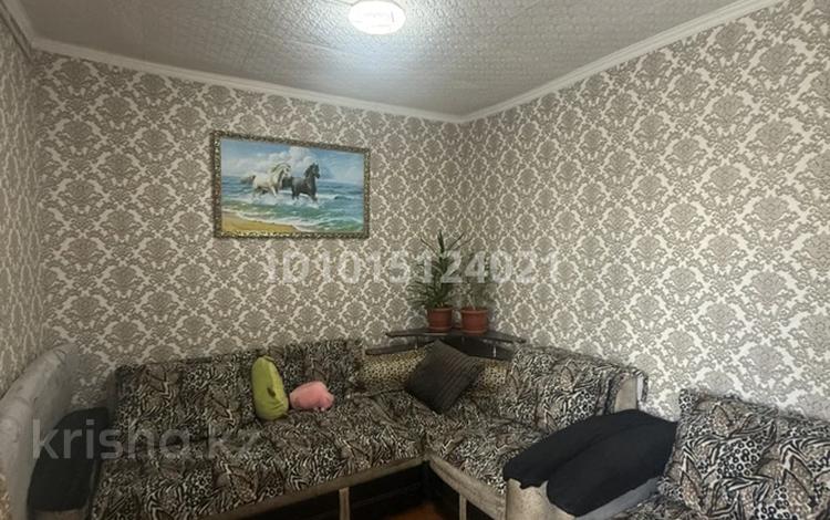 Үйдің бір бөлігі · 3 бөлме · 36 м² · 5 жүзд., Молдогулова 15/1 — улица Абая и сарыарка, бағасы: 8 млн ₸ в  — фото 2